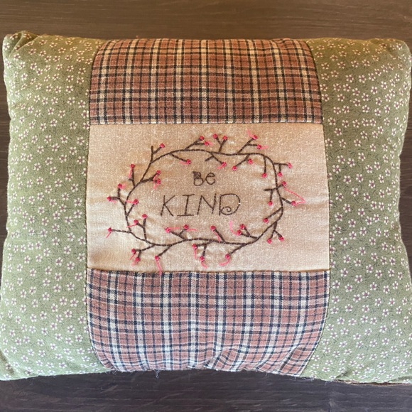 Primitive Pillow - "Be Kind" - Picture 1 of 2
